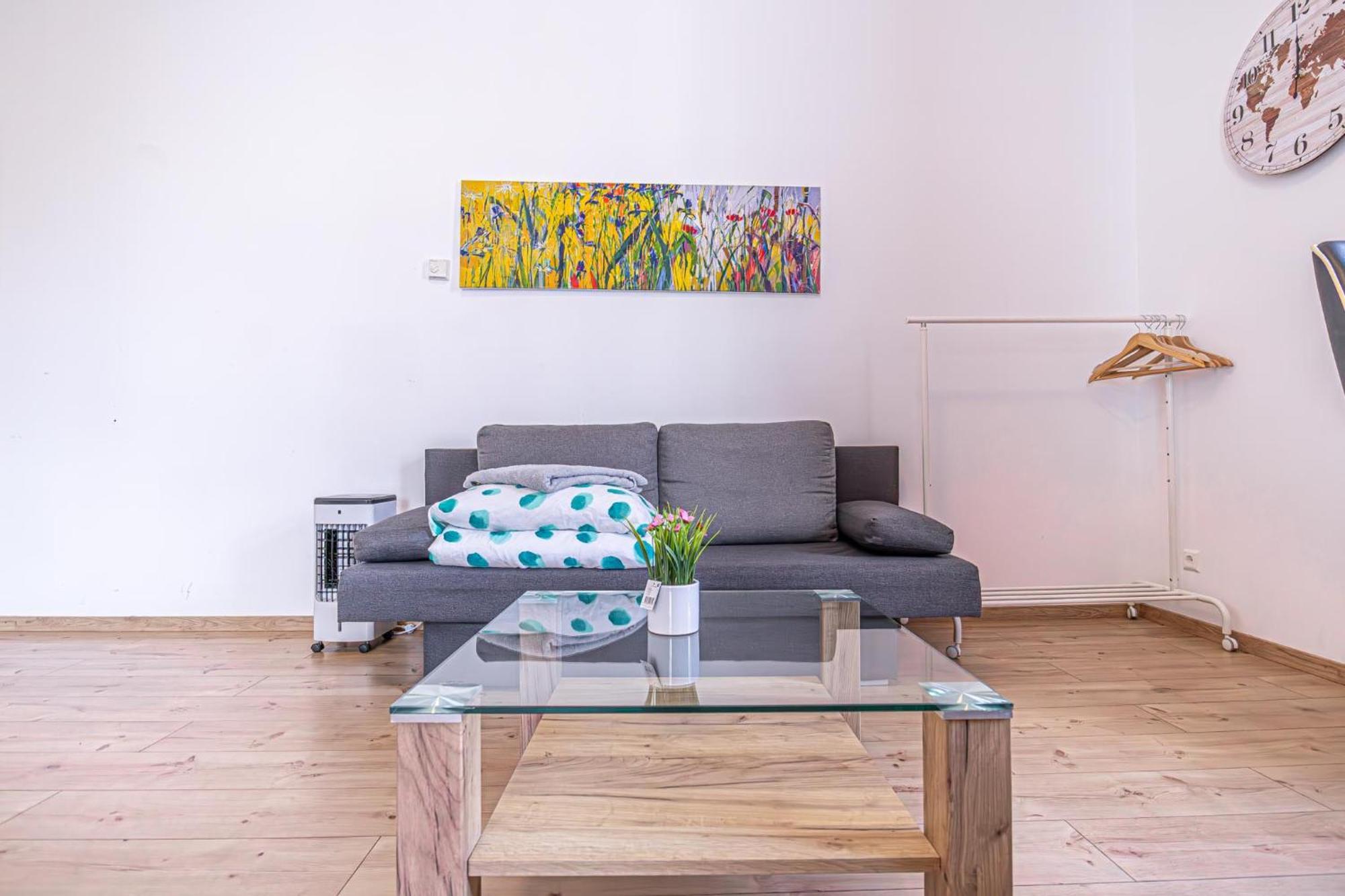 6 Min To Amusement Park - Economy Rooms In Shared Apartment Wien Exteriör bild