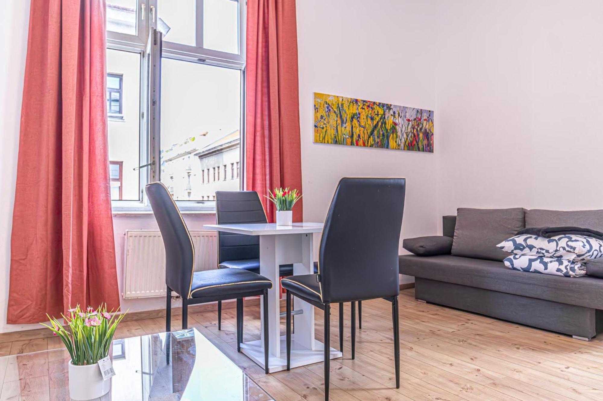 6 Min To Amusement Park - Economy Rooms In Shared Apartment Wien Exteriör bild