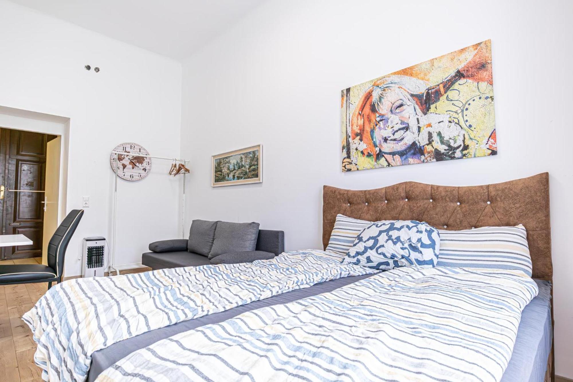 6 Min To Amusement Park - Economy Rooms In Shared Apartment Wien Exteriör bild