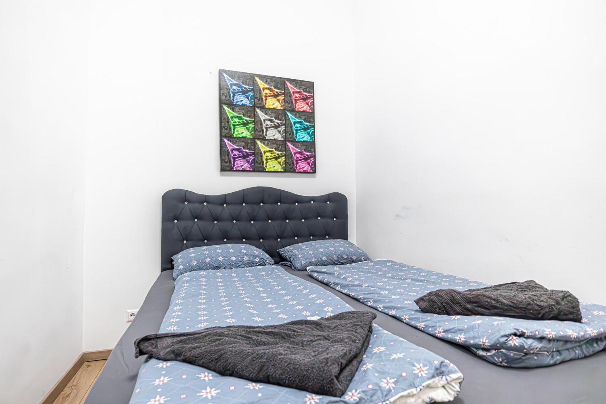6 Min To Amusement Park - Economy Rooms In Shared Apartment Wien Exteriör bild