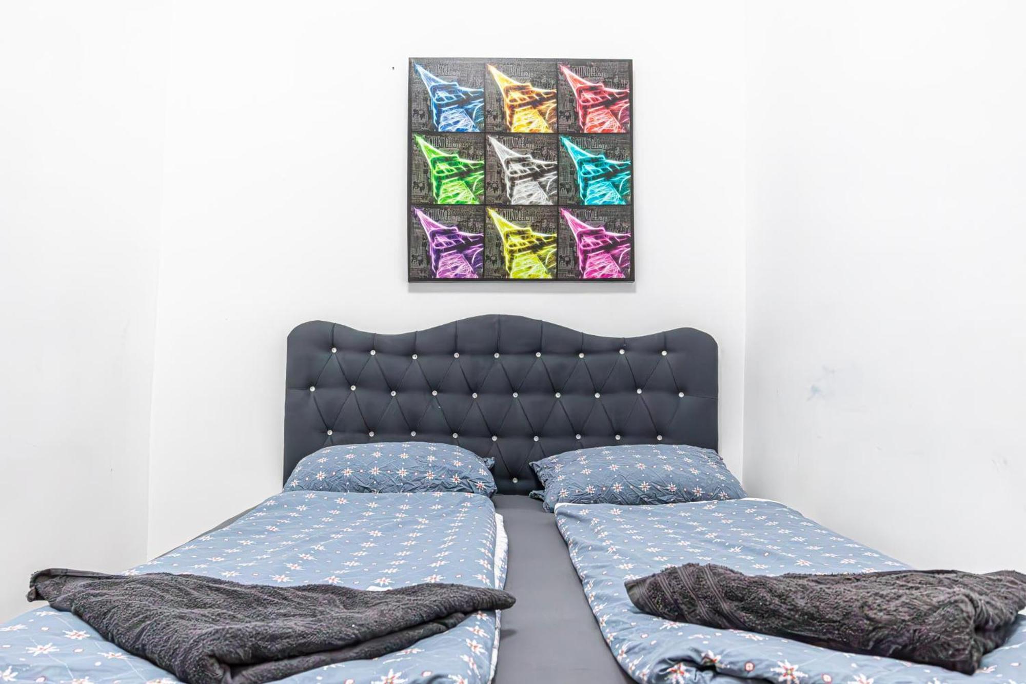 6 Min To Amusement Park - Economy Rooms In Shared Apartment Wien Exteriör bild
