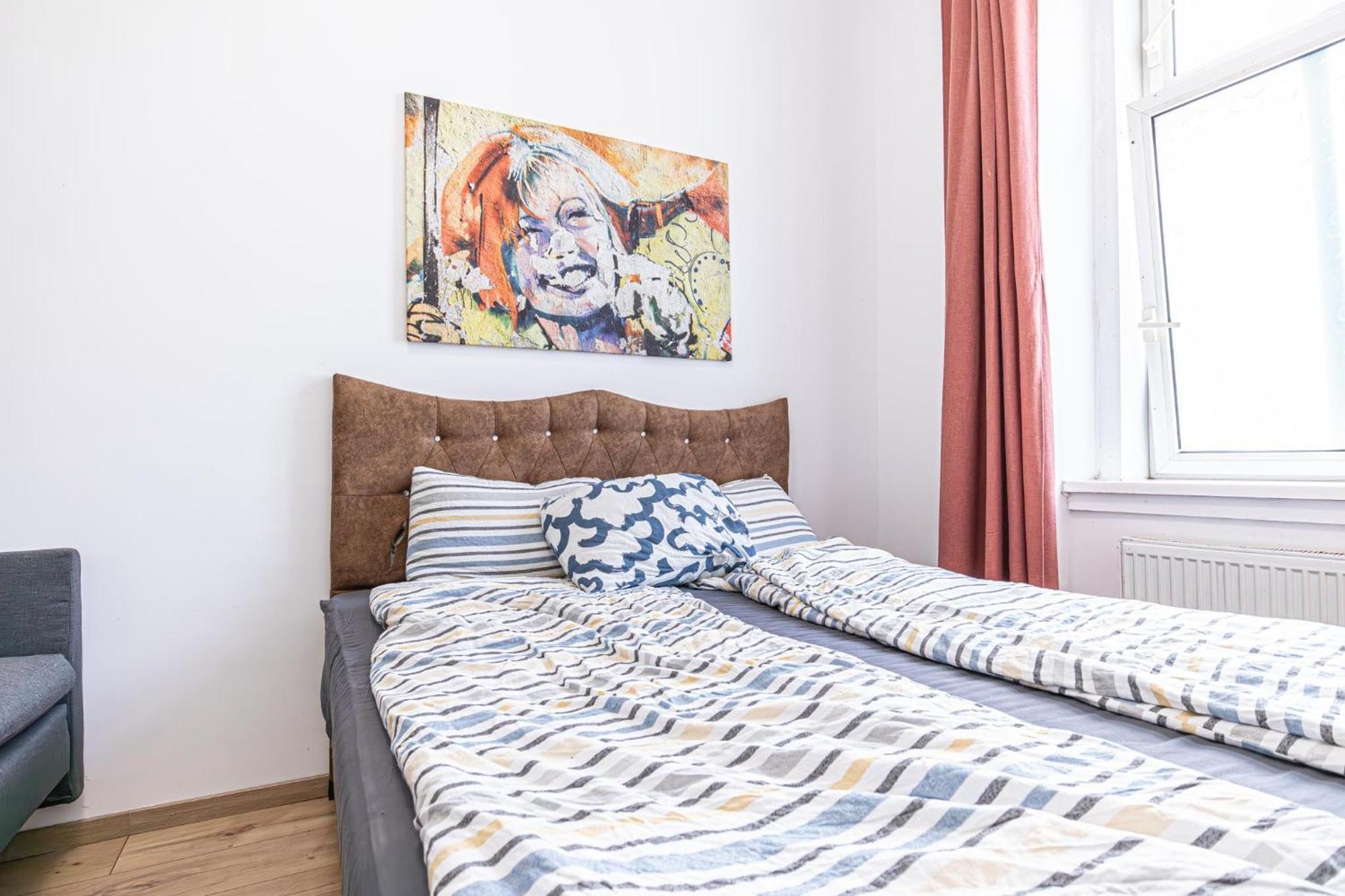 6 Min To Amusement Park - Economy Rooms In Shared Apartment Wien Exteriör bild