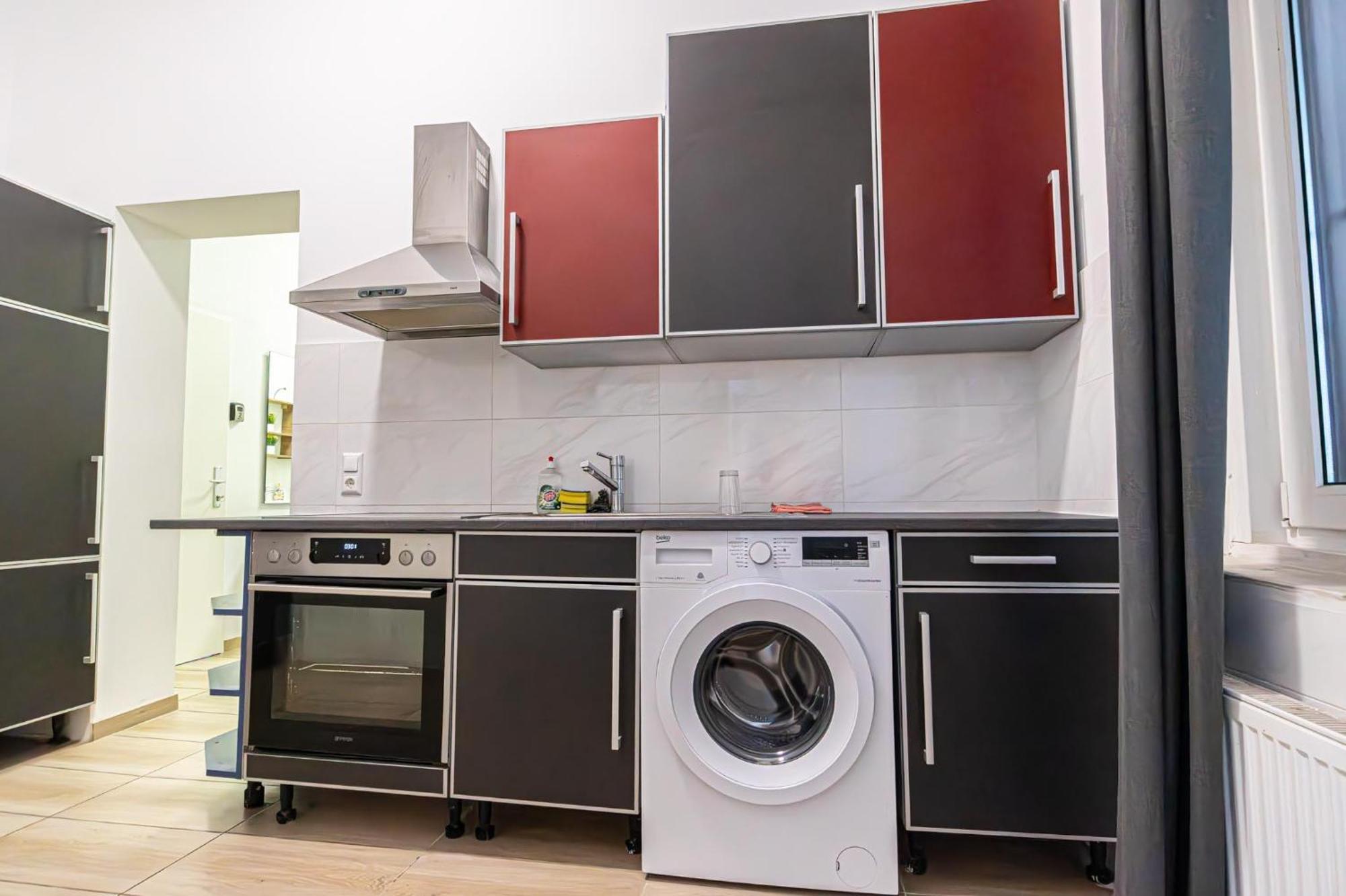 6 Min To Amusement Park - Economy Rooms In Shared Apartment Wien Exteriör bild
