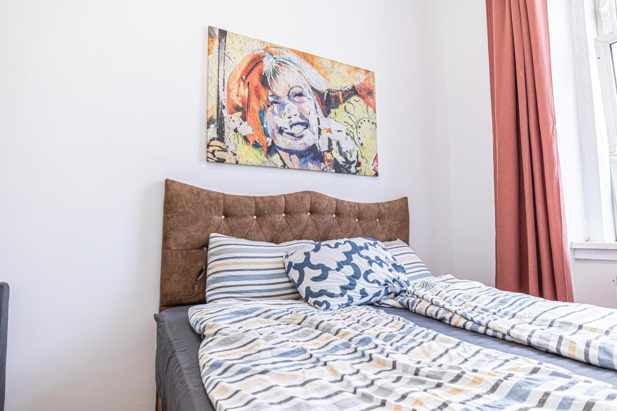 6 Min To Amusement Park - Economy Rooms In Shared Apartment Wien Exteriör bild