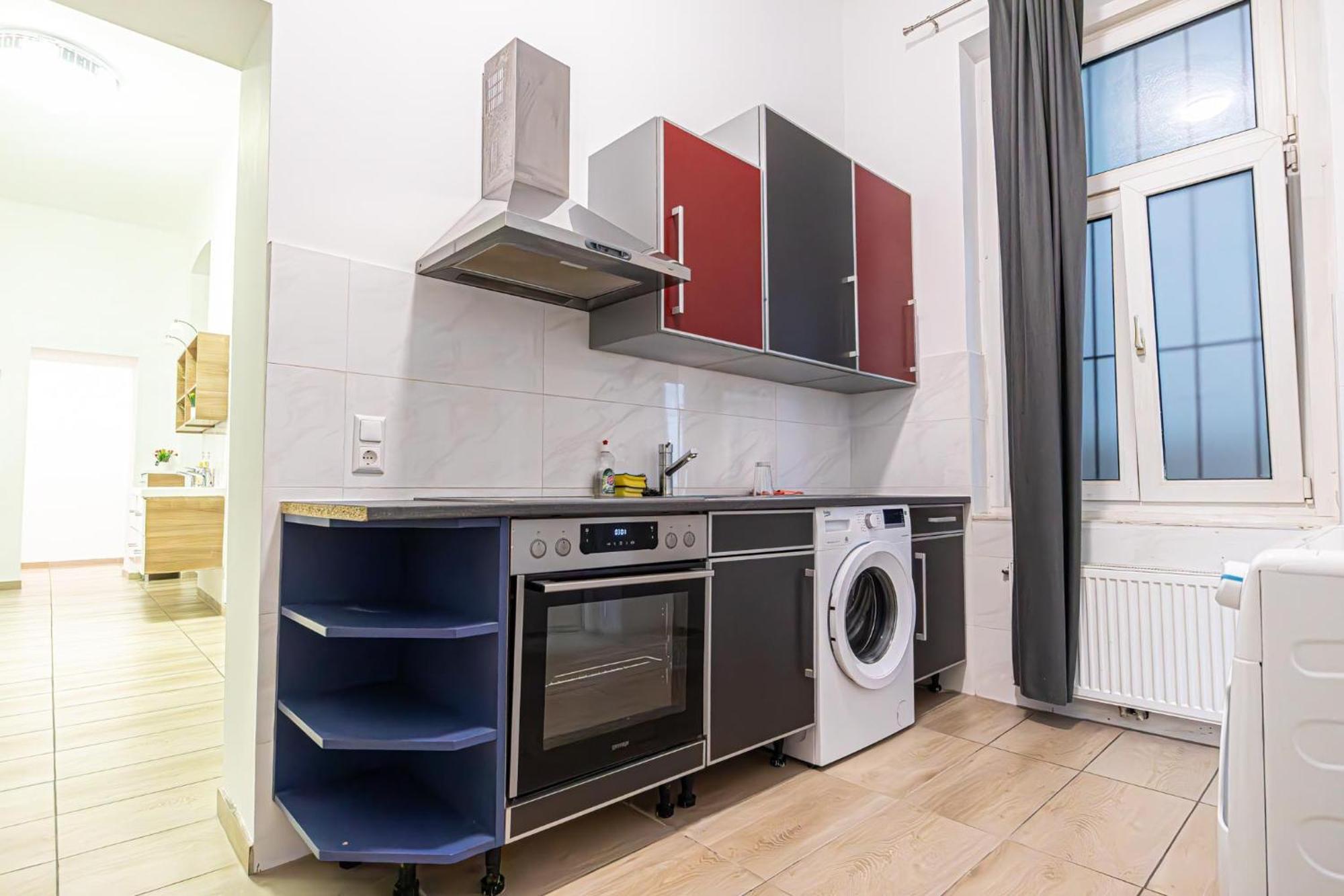 6 Min To Amusement Park - Economy Rooms In Shared Apartment Wien Exteriör bild