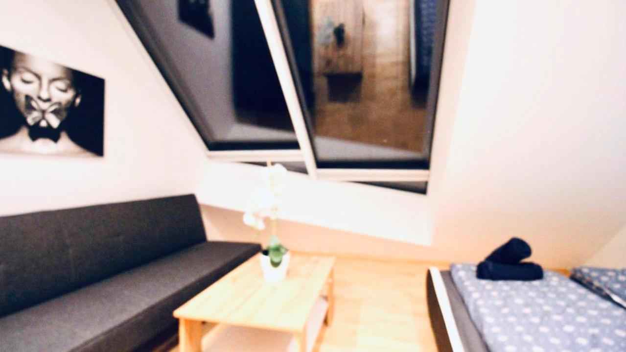 6 Min To Amusement Park - Economy Rooms In Shared Apartment Wien Exteriör bild
