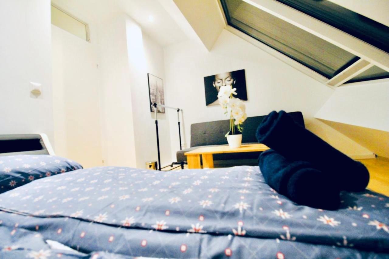 6 Min To Amusement Park - Economy Rooms In Shared Apartment Wien Exteriör bild