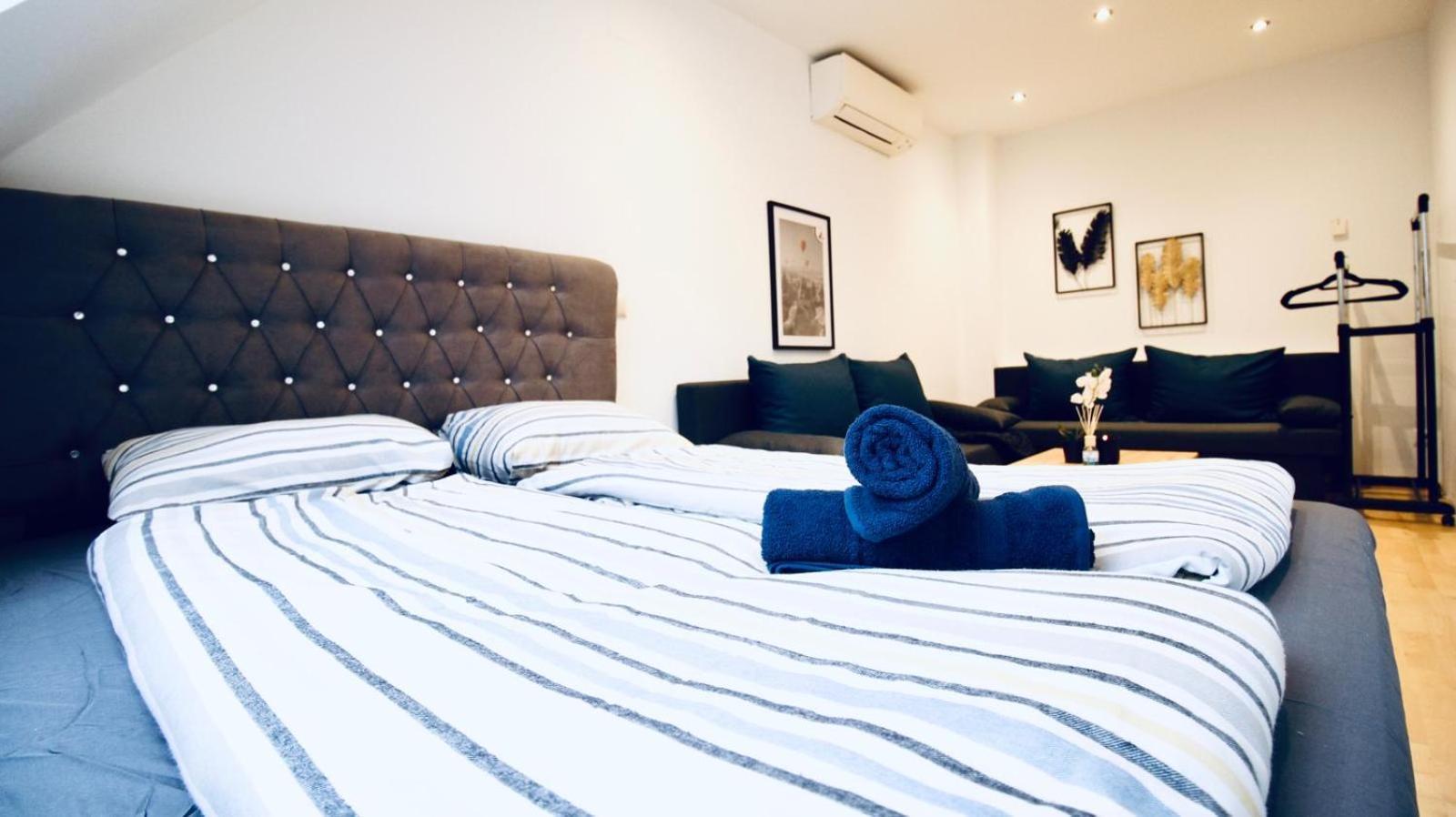 6 Min To Amusement Park - Economy Rooms In Shared Apartment Wien Exteriör bild