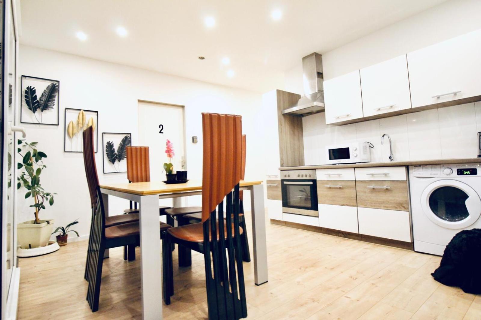 6 Min To Amusement Park - Economy Rooms In Shared Apartment Wien Exteriör bild