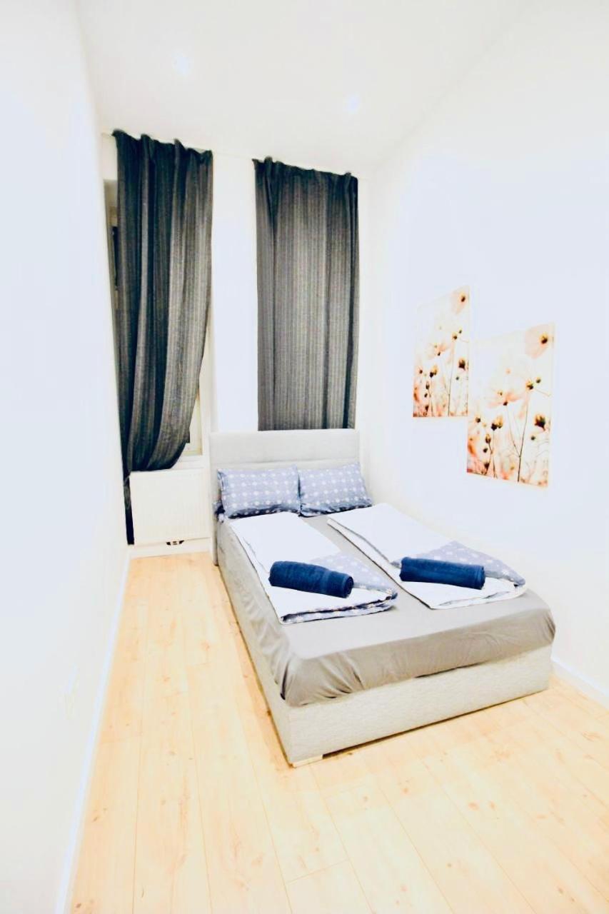 6 Min To Amusement Park - Economy Rooms In Shared Apartment Wien Exteriör bild
