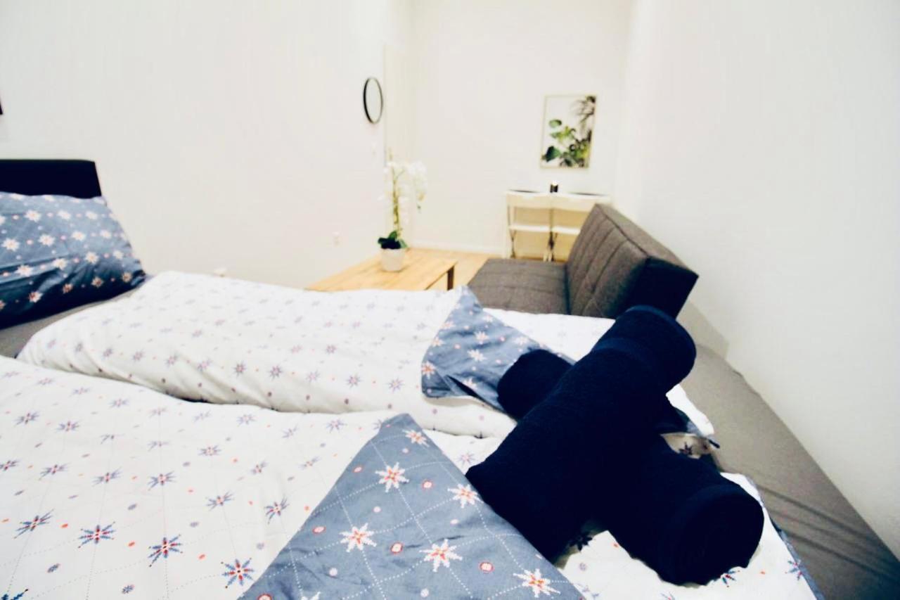 6 Min To Amusement Park - Economy Rooms In Shared Apartment Wien Exteriör bild