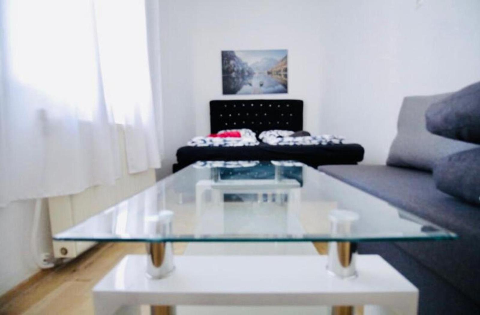 6 Min To Amusement Park - Economy Rooms In Shared Apartment Wien Exteriör bild