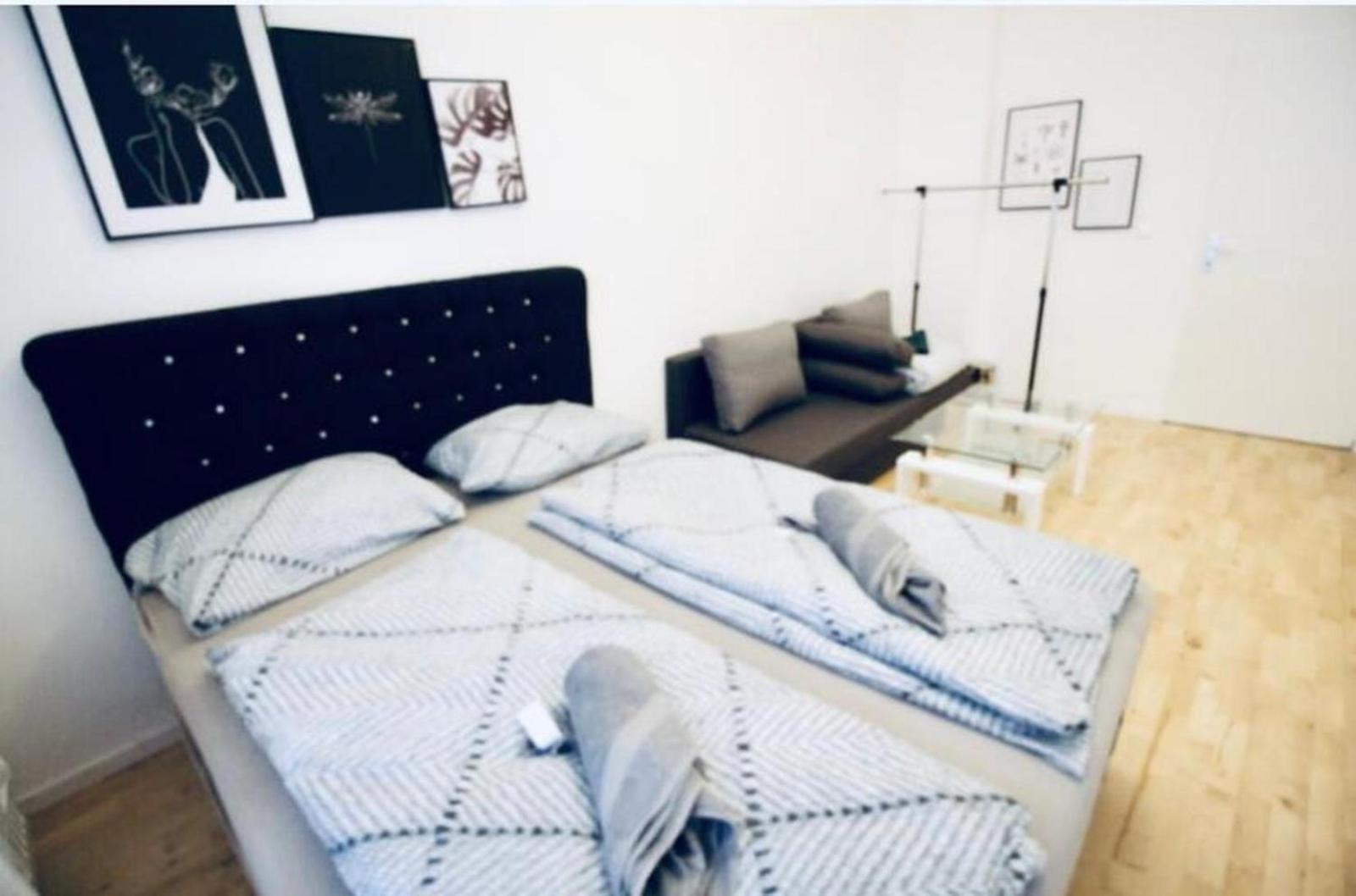 6 Min To Amusement Park - Economy Rooms In Shared Apartment Wien Exteriör bild